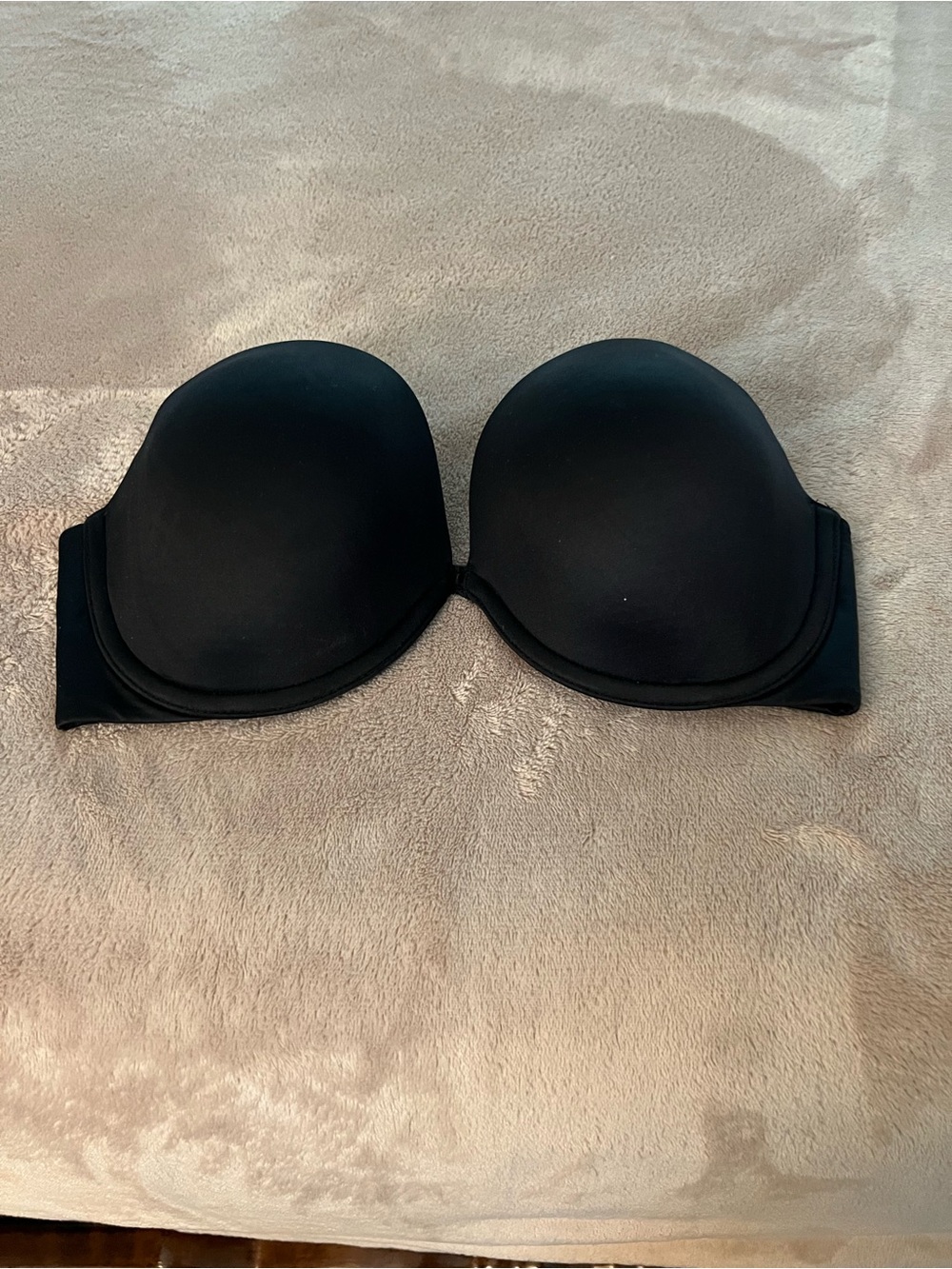 Victoria’s Secret strapless bra